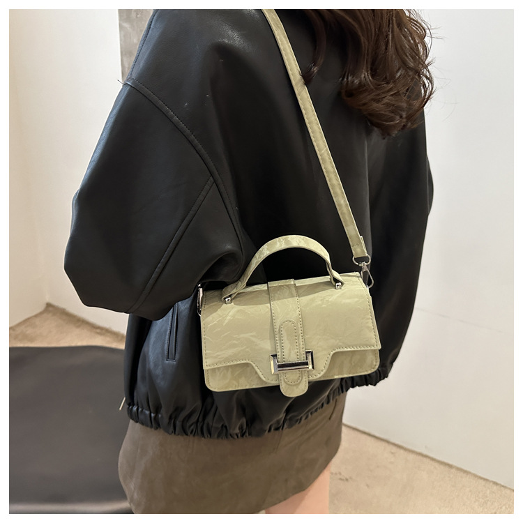 2024 New style women's trendy, fashionable and high-quality single-shoulder handbag, autumn commuting crossbody small square bag undefined