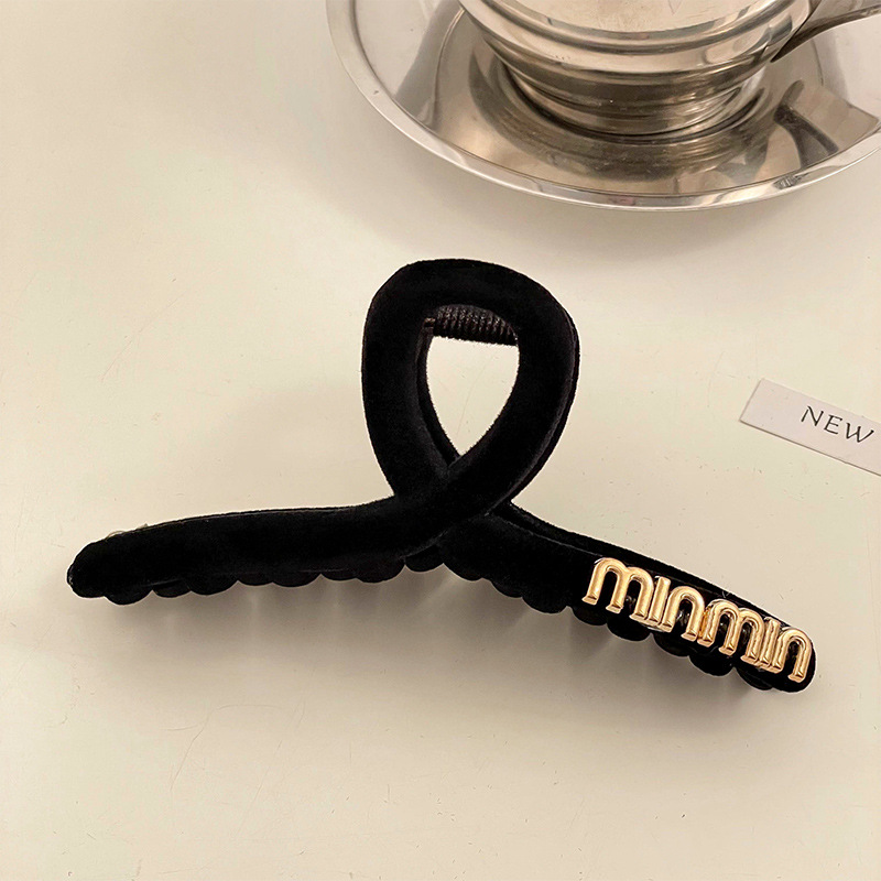 Pinza de pelo esmerilado negro horquilla femenina celebridad de Internet 2023 nueva Cabeza trasera clip de tiburón pelo Chuck clip de pelo tocado