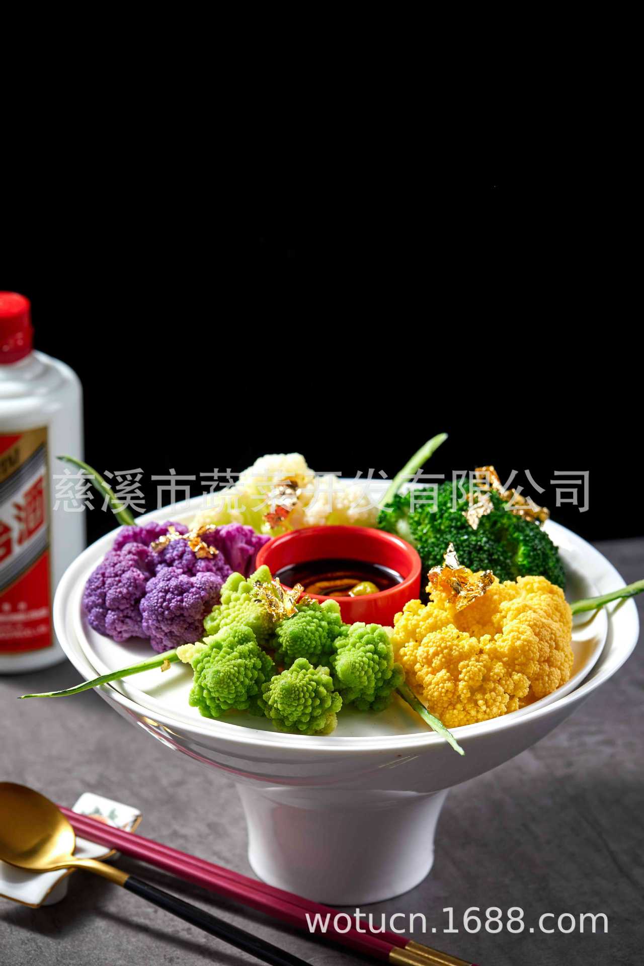 罗马花椰菜 (Brassica oleracea) 又名罗马花椰菜或 Buzzy Broc 蔬菜素食和纯素食品。罗马花椰菜 蔬菜 食品餐饮美食 ...