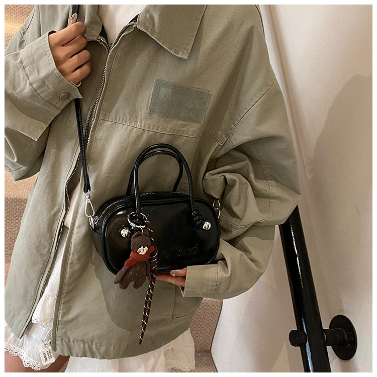 Retro soft leather solid color pillow bag for women, 2025 new trendy and fashionable single-shoulder crossbody bag, versatile hand-held bowling bag undefined