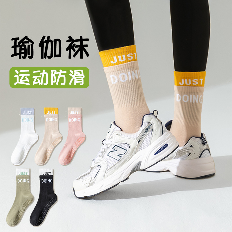 Calcetines de algodón para mujeres primavera y otoño antiolor absorción de sudor medias medias de doble Luo boca silicona antideslizante Zhu Zhu Zhu industria al por mayor