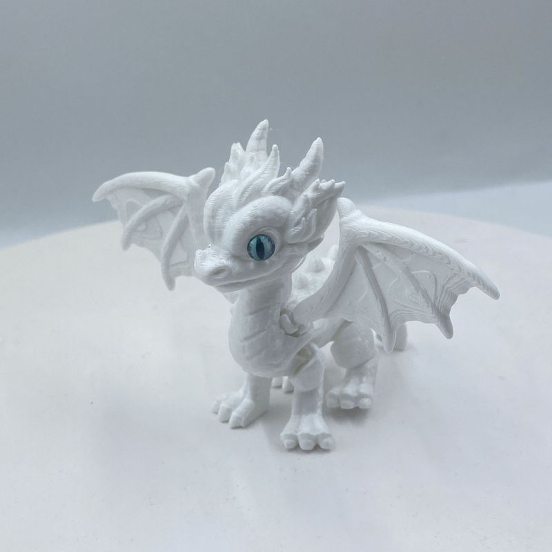 3Dプリントされたかわいい西洋のドラゴンの羽と尾は縮めたり動かしたりできる関節が付いており、子供向けのギフト、おもちゃ、モデルの装飾品です。|undefined