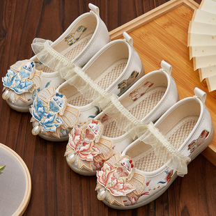 Girls' Han Dynasty Shoes, Ancient Style Winter Kidsren's Embroidered Shoes, Ancient Chinese Style with Horse Skirt, Butterfly Cotton Shoes