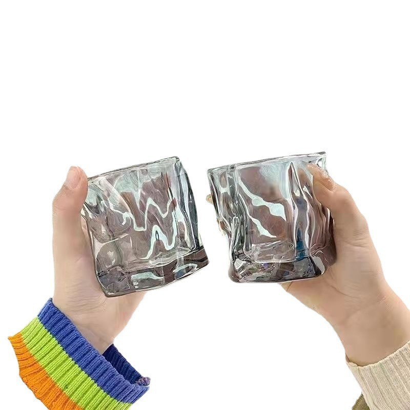 INS café universal de forma especial trenzado taza de agua productos de vidrio transparente taza de leche regalos de apertura puede ser al por mayor