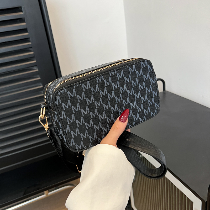 Bolso cuadrado pequeño de comercio exterior transfronterizo Bolso femenino de todo fósforo con estampado retro Bolso de cámara de moda Bolso bandolera ancho de moda