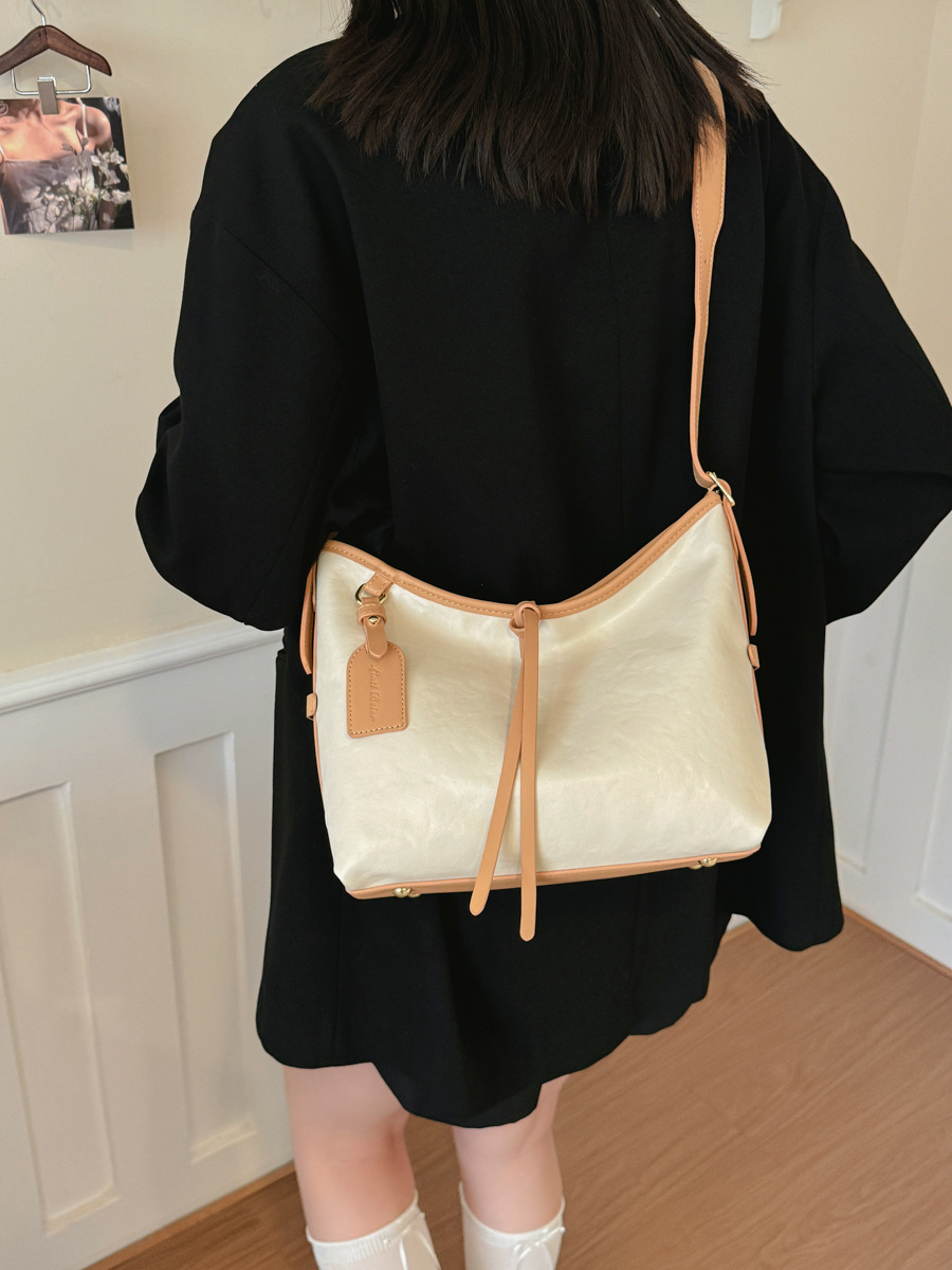 Bolso de brazo retro de gran capacidad para mujeres 2026 nuevo nicho de lujo ligero de hombro mochila de viaje ligero de lujo bolso de mano