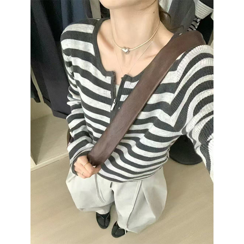 十三行秋季上衣女韩系内搭半开领长袖黑白条纹独特超好看T恤正肩|undefined