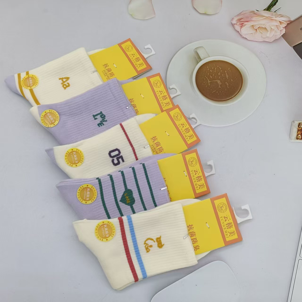 윤게메이 여성용 스포츠 양말은 다양한 패턴으로 무작위로 배송됩니다.