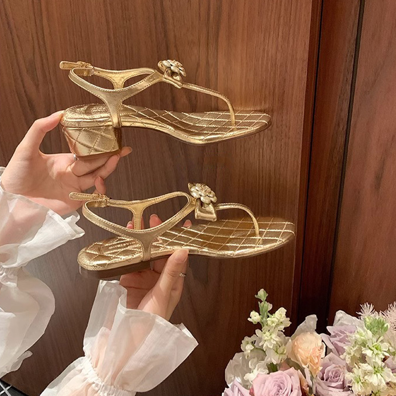 El mismo estilo de Su Yinyin Moonlight Wonderland ~ Pequeña fragancia flor de diamantes de imitación con chanclas chanclas planas sandalias femeninas