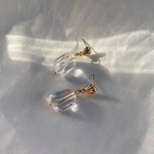High-grade Natural White Crystal Earrings Niche Design Temperament Daily All-match Cool Earrings Female Alien Korean Style