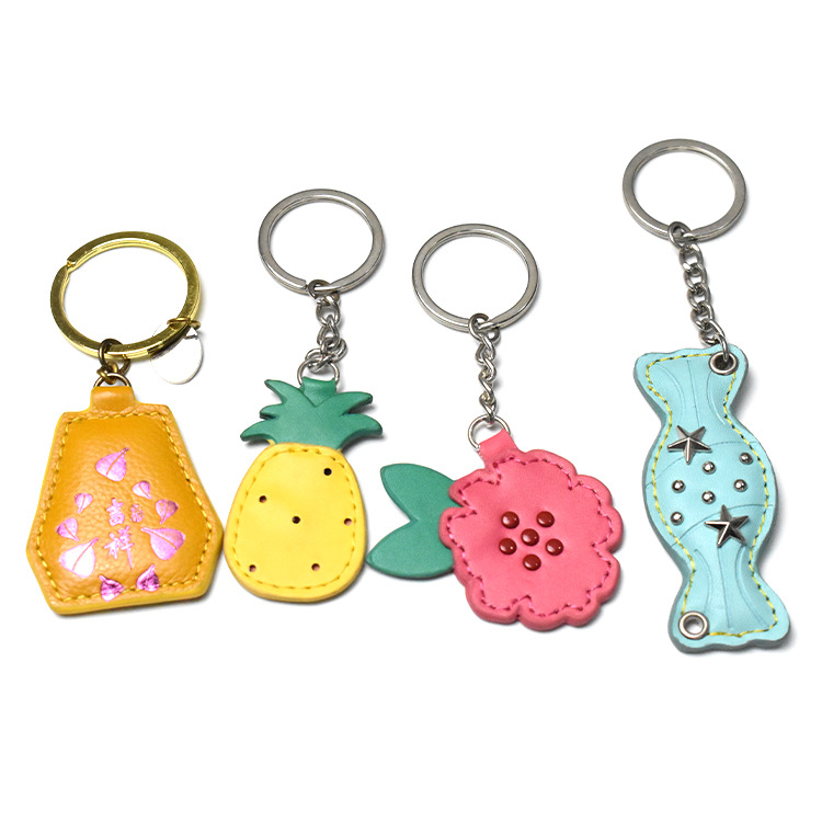 Molde abierto personalizado llavero de cuero colgante de llave de automóvil multicolor opcional logotipo impreso colgante de niña pequeña