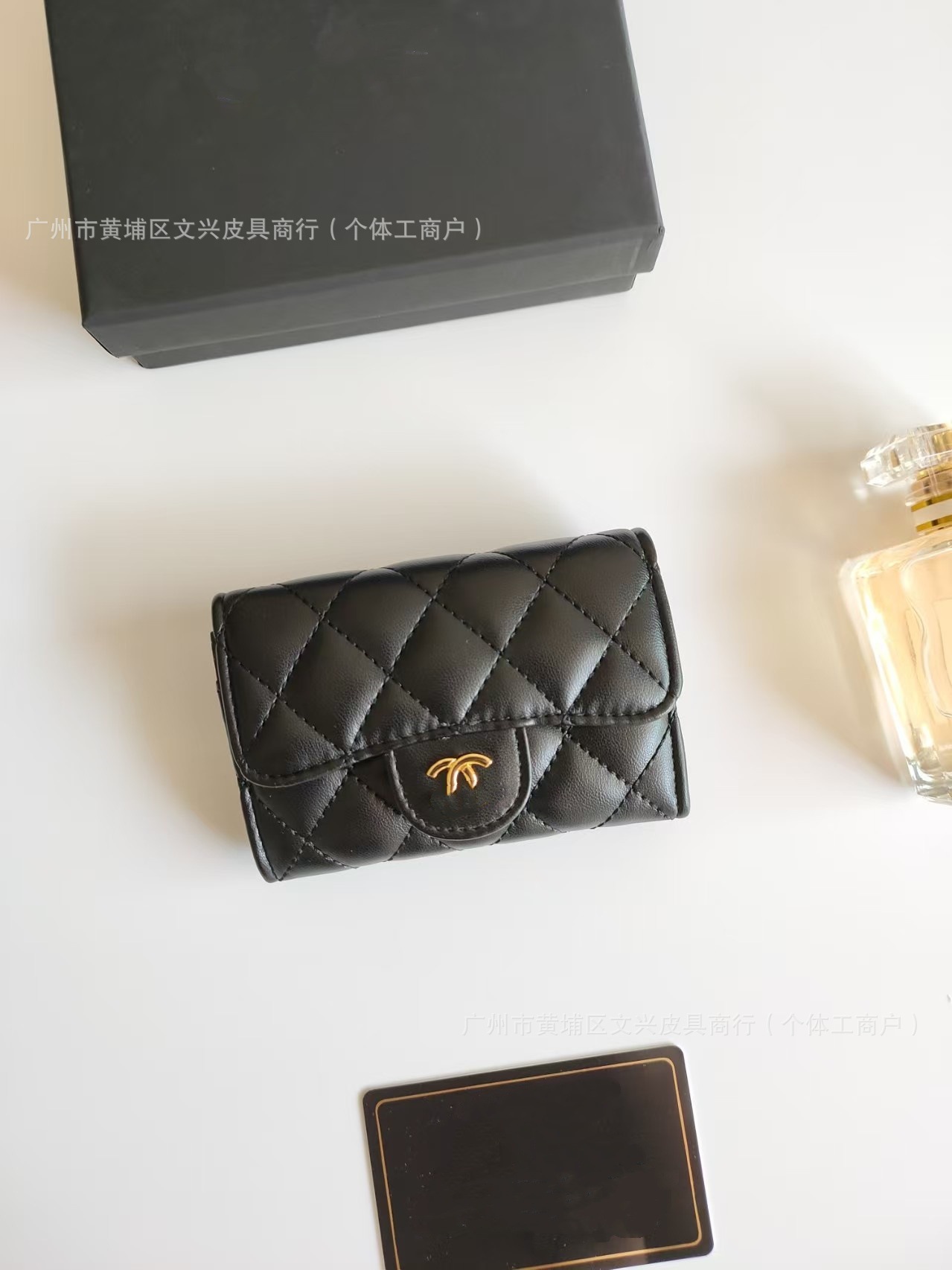 Cartera de cuero corta de diamante de alta calidad, nicho casual, gran capacidad, exquisita, pequeña bolsa de cambio de hebilla fragante.