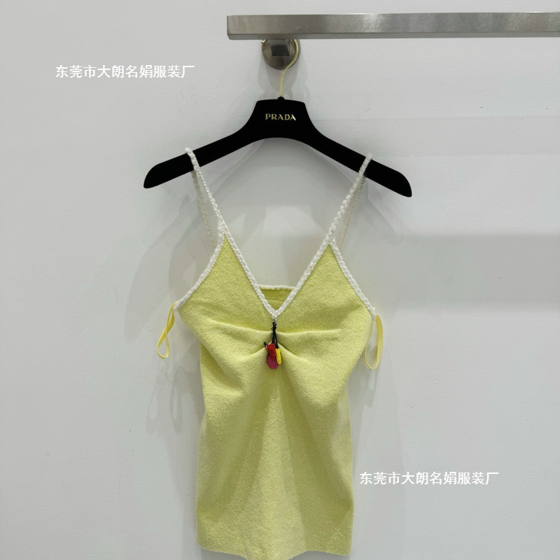 Shenzhen Nanyou high-quality V-neck camisole, solid color, slim-fit, short, sexy, ruched design knit top Shenzhen Nanyou high-quality V-neck camisole, solid color, slim-fit, short, sexy, ruched design knit top