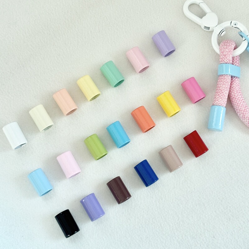 Colorful alloy spray-painted flat end buckles for mobile phone lanyards, DIY cinch buckles, paracord end clips, keychain accessories Colorful alloy spray-painted flat end buckles for mobile phone lanyards, DIY cinch buckles, paracord end clips, keychain accessories