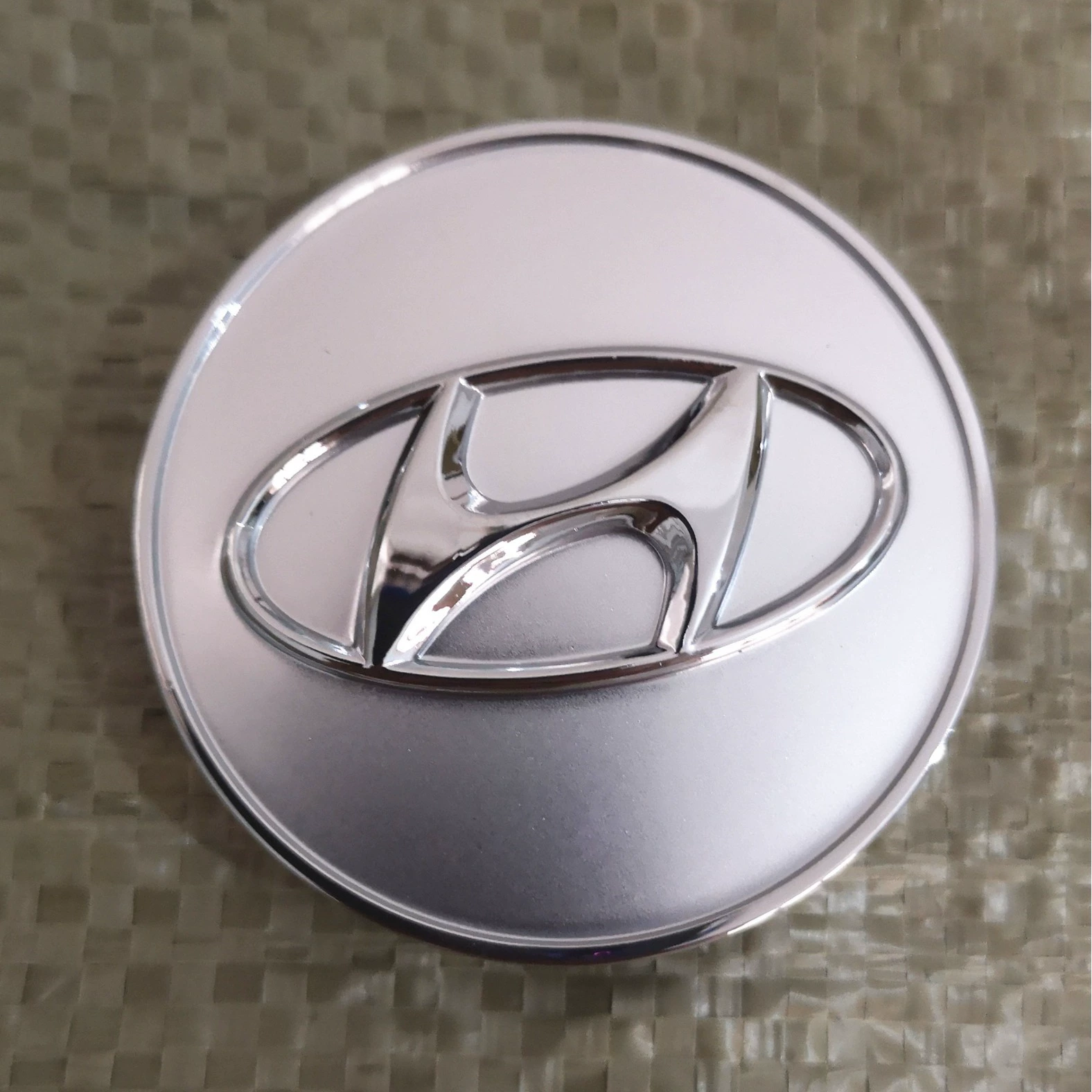 Подходящий для колпака ступицы колеса Beijing Hyundai 60, хромирован, серебристая краска, водонепроницаемая и пылезащитная