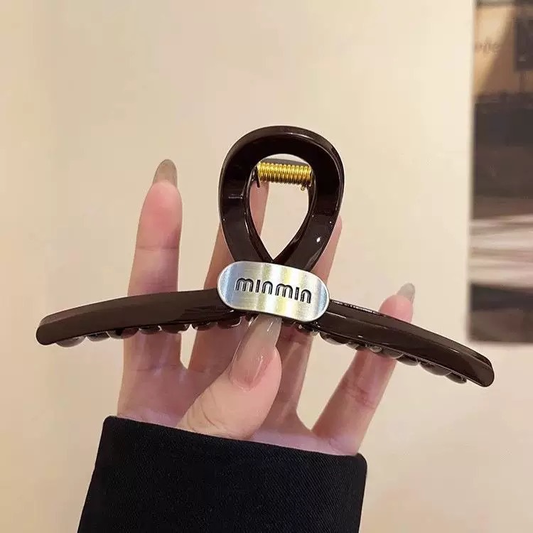 かわいい秋冬用ヘアクリップ 女性用 2025年新作 高級感 後頭部ヘアピン シャーククリップ 絶妙なヘアピン ヘアアクセサリー