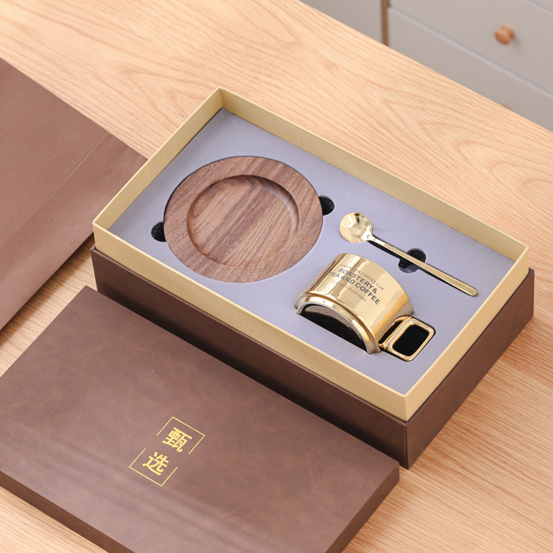 Taza de café americana dorada Taza de cerámica Taza de agua Taza de nuez Taza con cuchara de talla