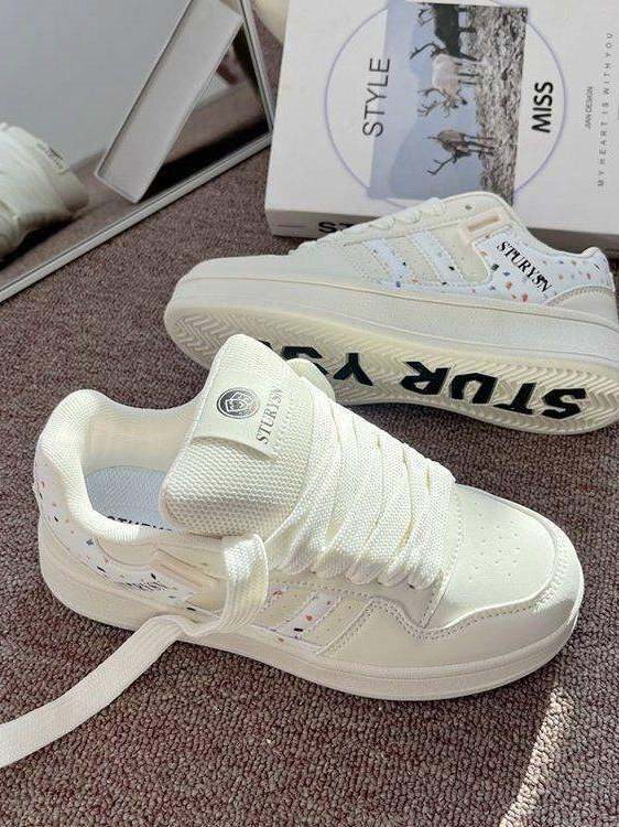 Korean-Style Niche Thick-Soled Cream Sneakers for Women, Trendy Ins-Style Student Casual Versatile White Shoes, 2026 New Model Bread Shoes Korean-Style Niche Thick-Soled Cream Sneakers for Women, Trendy Ins-Style Student Casual Versatile White Shoes, 2026 New Model Bread Shoes