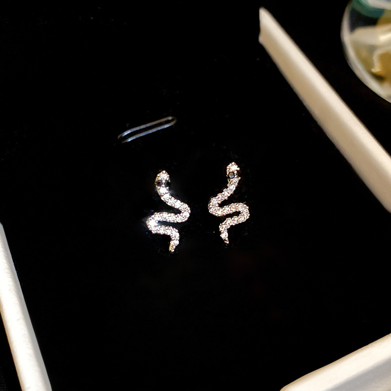 Statement Snake Drop Earrings Retro Style Silver Needle Jewelry_voghion.com