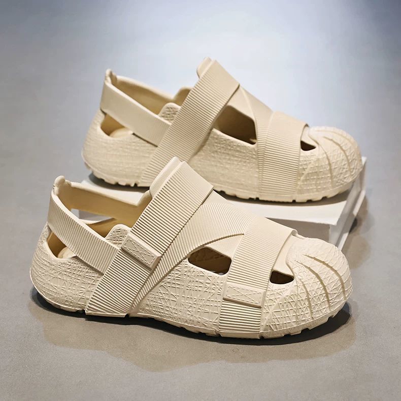 Couple's Clogs for Women, Soft-Soled, Summer Outdoor Wear, Thick-Soled, New Arrivals, Fully Enclosed, Beach Sandals with Closed Toe