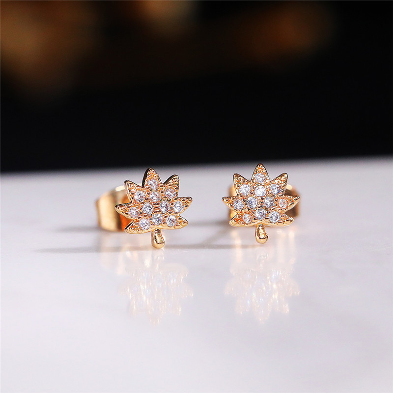1 Pair Simple Style Shiny Maple Leaf Inlay Copper Zircon Ear Studs display picture 8