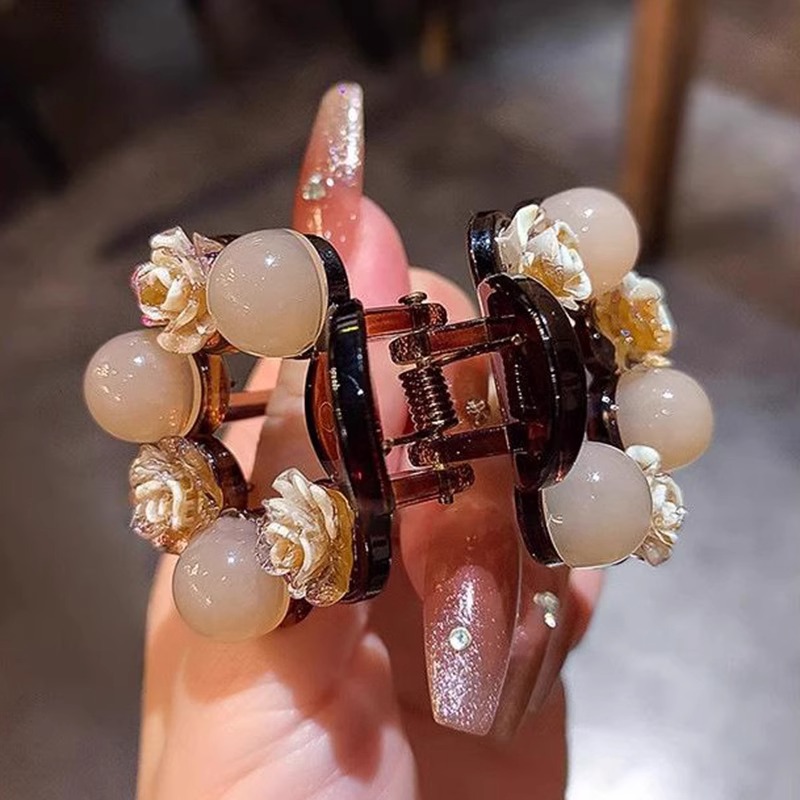 Temperamento diamante de perla clip para mujeres 2025 nuevo clip de tiburón pequeño clip de cabello detrás de la cabeza medio clip de cabello tocado