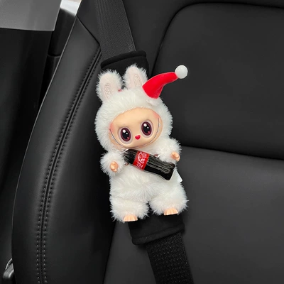 A Pair of Car Seat Sürətlər qutusu və əl tormozu başlıqları - bottled-coke-labubu-black-plush-shoulder-pads