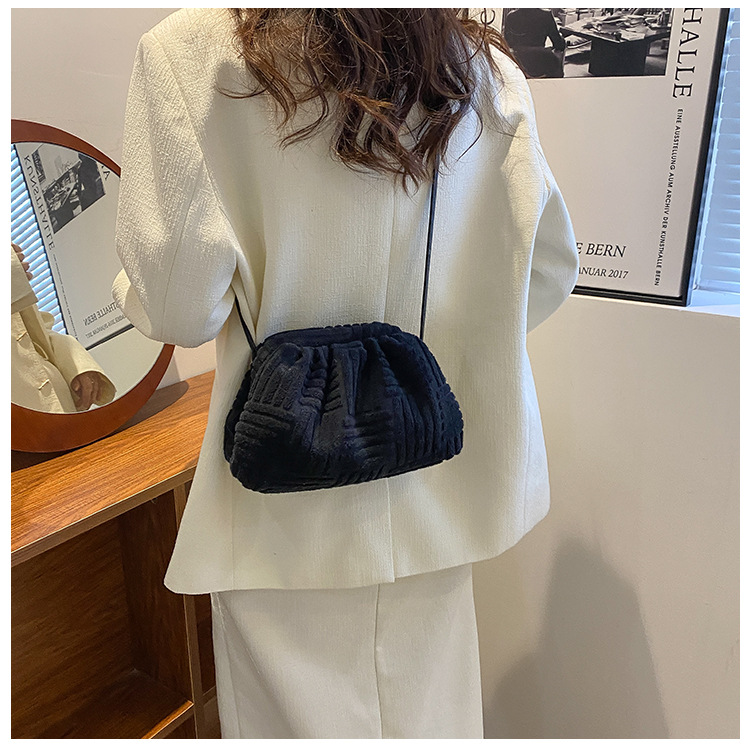 184g Weight Polyester Lining Material Clasp Frame Closure Type Sling Strap Strap Type Crossbody Bag Bags Type Casual, Daily, Shopping Occasion velvet Material Solid Color Pattern All Seasons Season Women's Gender Basic Style Cloud Shape Shape Women's Velvet Solid Color Basic Cloud Shape Clasp Frame Crossbody Bag 2