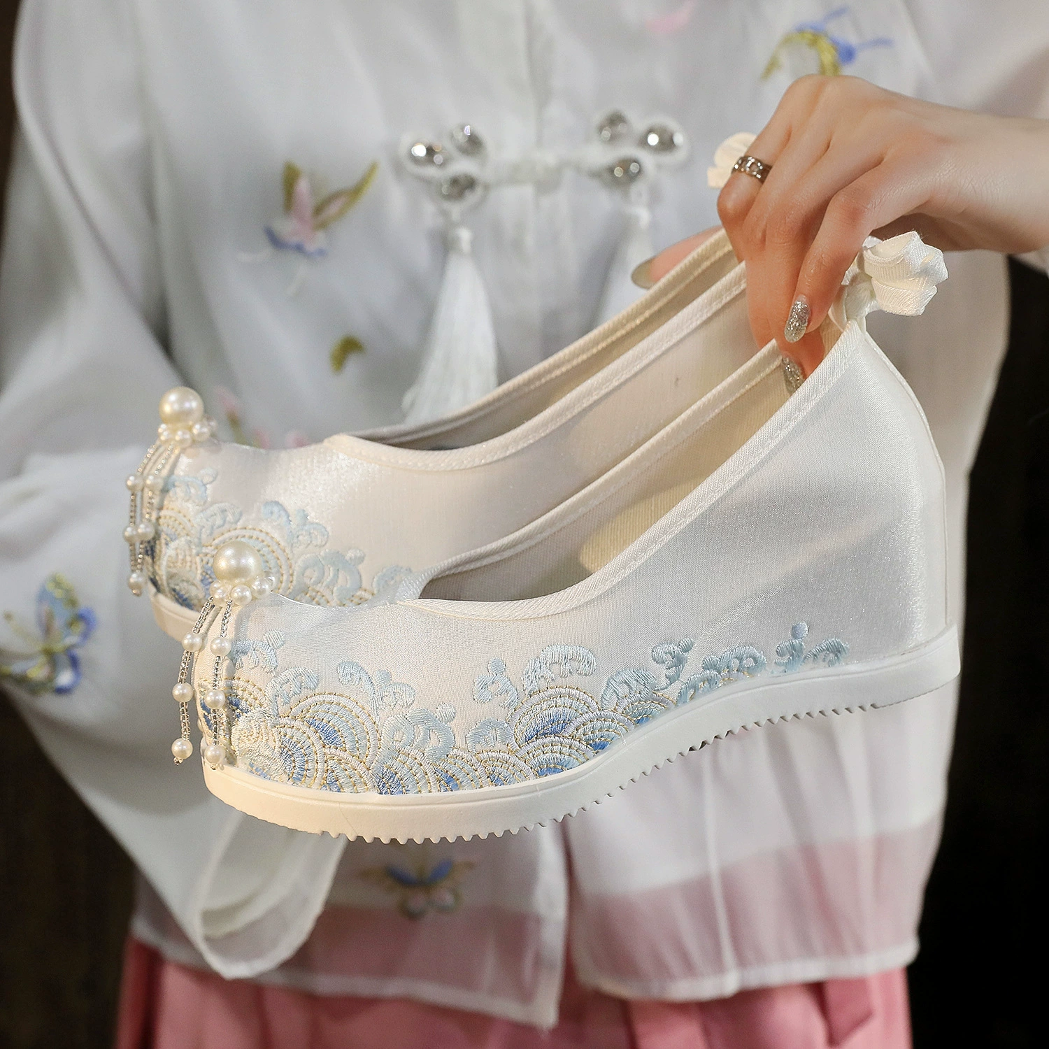 Новая обувь Hanfu Студентка вышитая обувь древний стиль