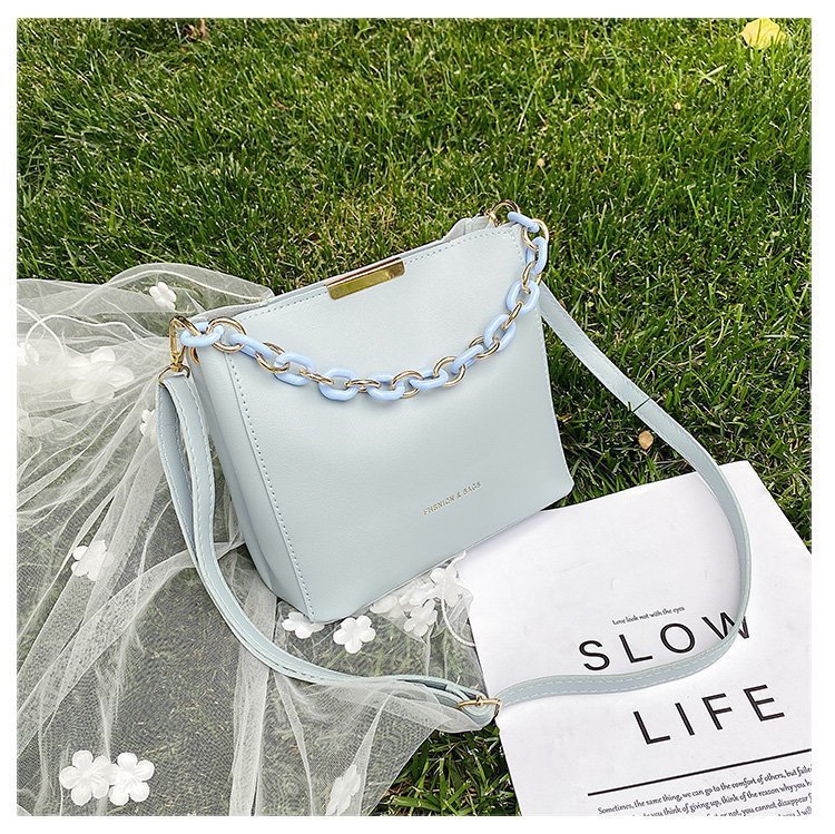 The 2022 new Korean-style women's bucket bag is a trendy spring and summer single-shoulder crossbody bag for young women. It's a cute and simple commuting bag for women undefined