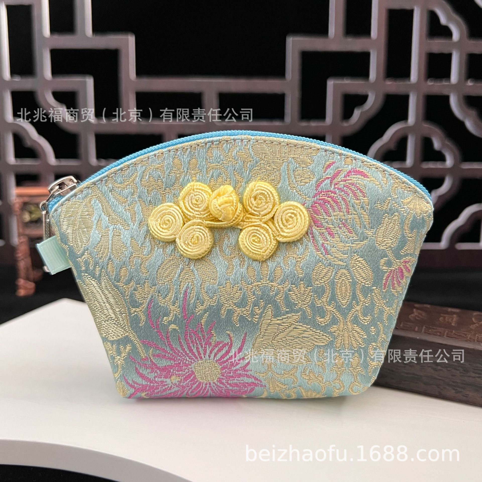 하늘색 불꽃놀이 껍질