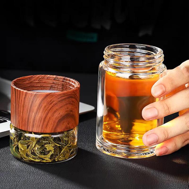 Taza de té de vidrio grueso de doble capa con separación de té Taza de agua de negocios portátil para hombres Taza de vidrio de té con filtro de alta gama