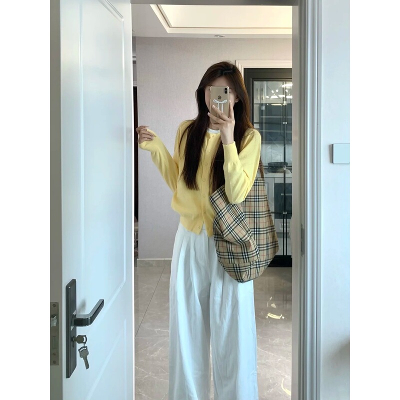 Korean-style soothing cream yellow round-neck knitted cardigan for women, suitable for spring and autumn, soft and flattering, with soft buttons, top coat Korean-style soothing cream yellow round-neck knitted cardigan for women, suitable for spring and autumn, soft and flattering, with soft buttons, top coat