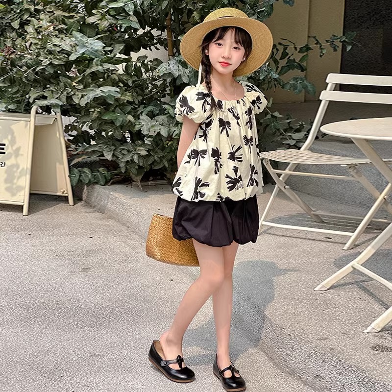 Vestito estivo per bambine 2024 nuova versione coreana taglia media camicia a maniche corte per bambole pantaloncini a forma di bocciolo di fiore per bambini due pezzi_voghion.com