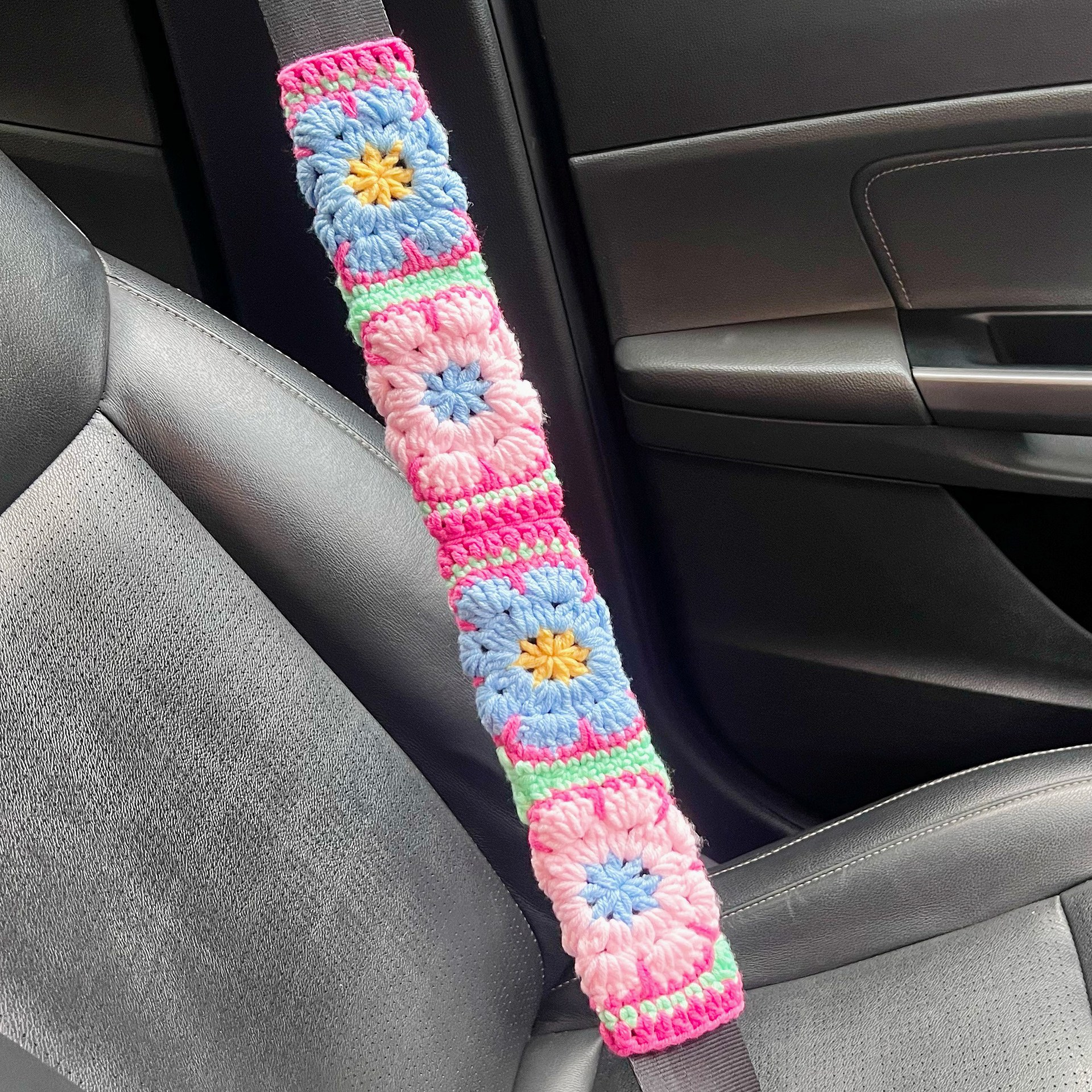 Car Seat Belt Shoulder Pads, Hand-Crocheted with Chrysanthemum and Sunflower Designs, Fashionable and Versatile Cross-Border Seat Belt Protectors