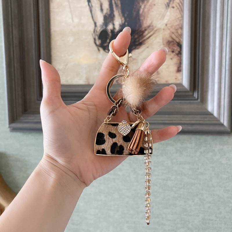 Retro Bag Heart Shape Leopard Pu Leather Inlay Rhinestones Women's Bag Pendant Keychain display picture 5