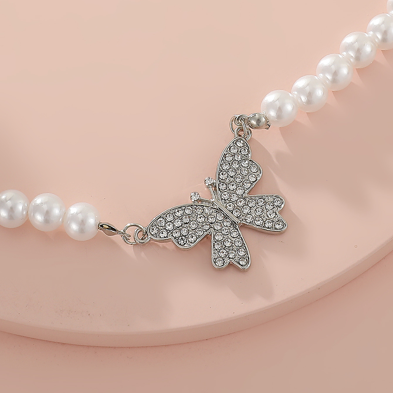 Temperament, sweetness, diamond studded butterfly pearl necklace, niche design, minimalist and trendy personality,_voghion.com