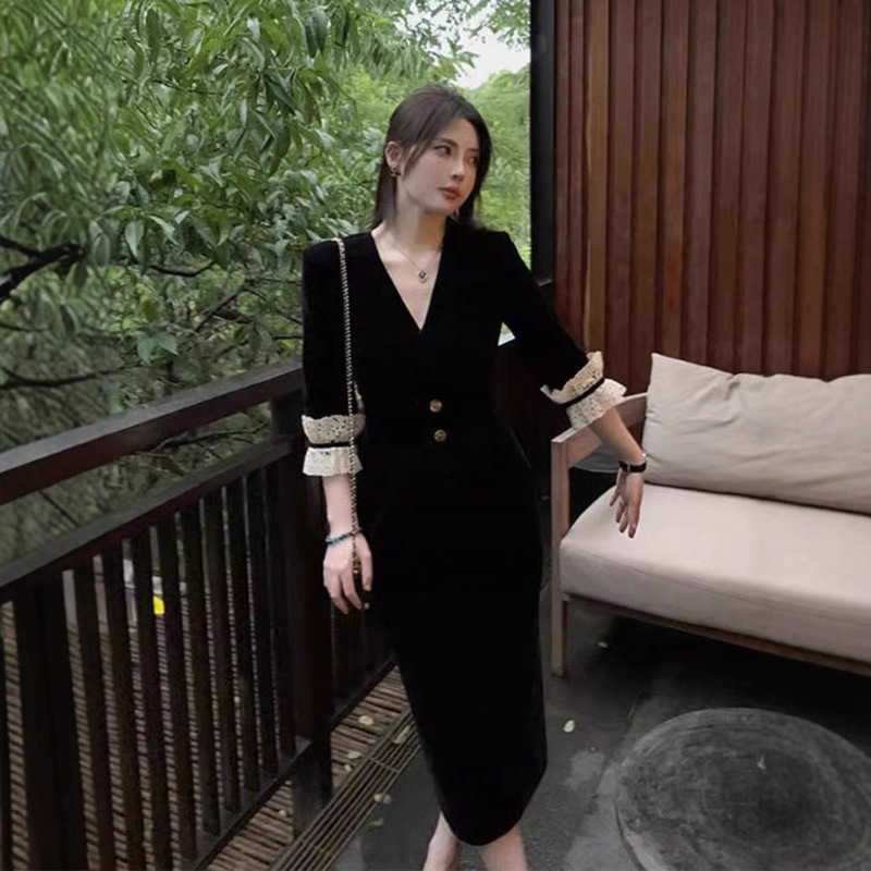法式赫本风V领黑色丝绒连衣裙收腰显瘦小众小黑裙礼服|undefined