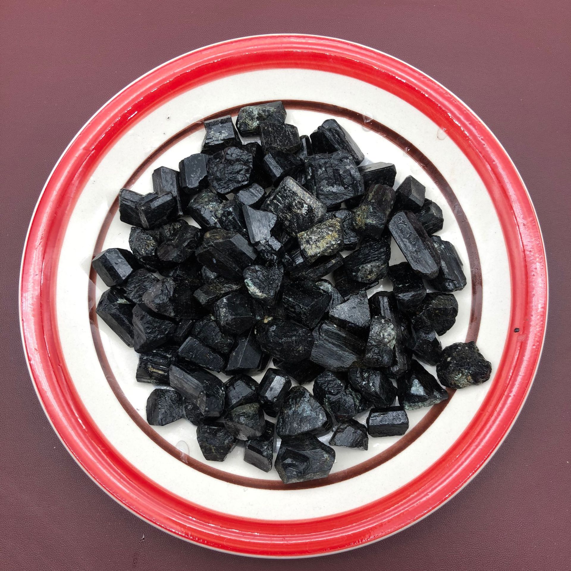 厂家供应 电气石 柱状黑色晶体电气石颗粒  电气石原矿