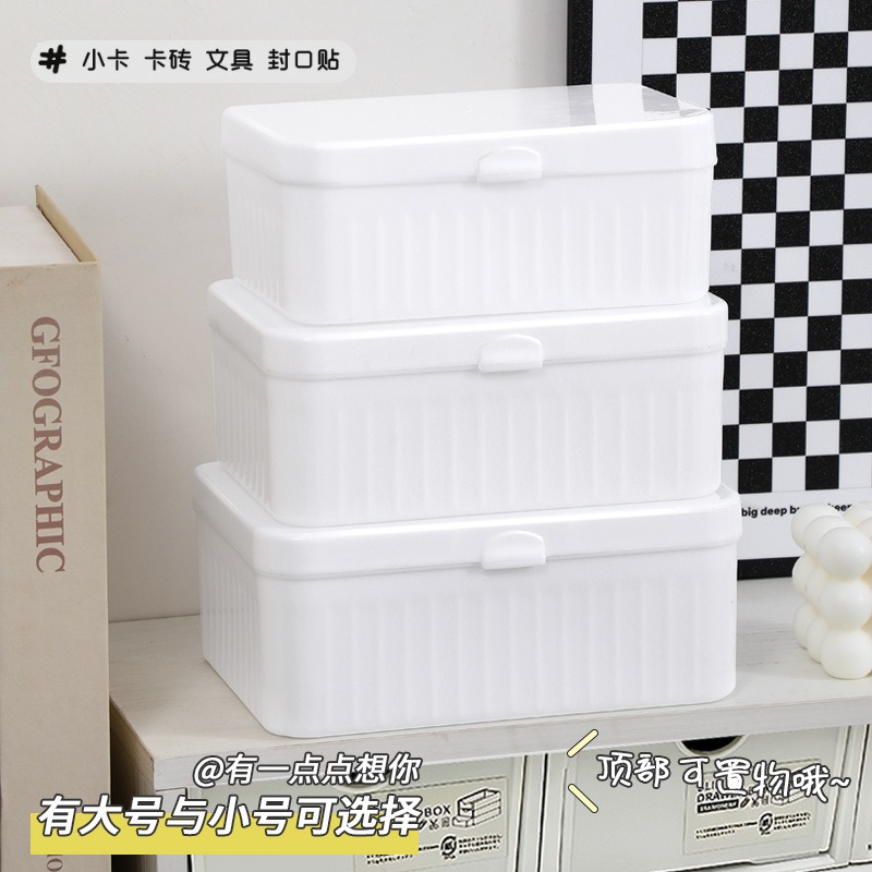 Juego de tres piezas 100 piezas una caja