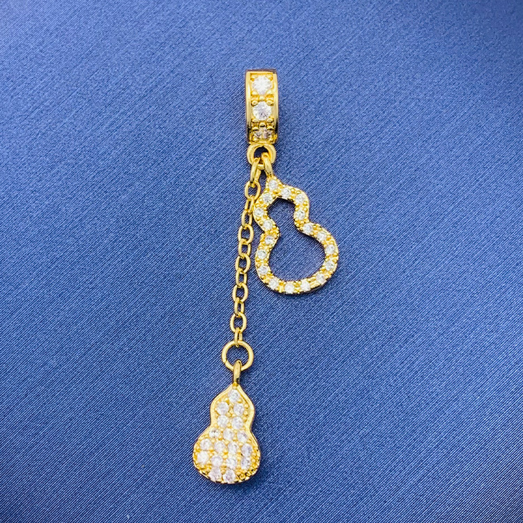 百種類のペンダントは心のままにファッションの経典を配合します。カップルの美しいペンダントは親友のアクセサリーを送ります。