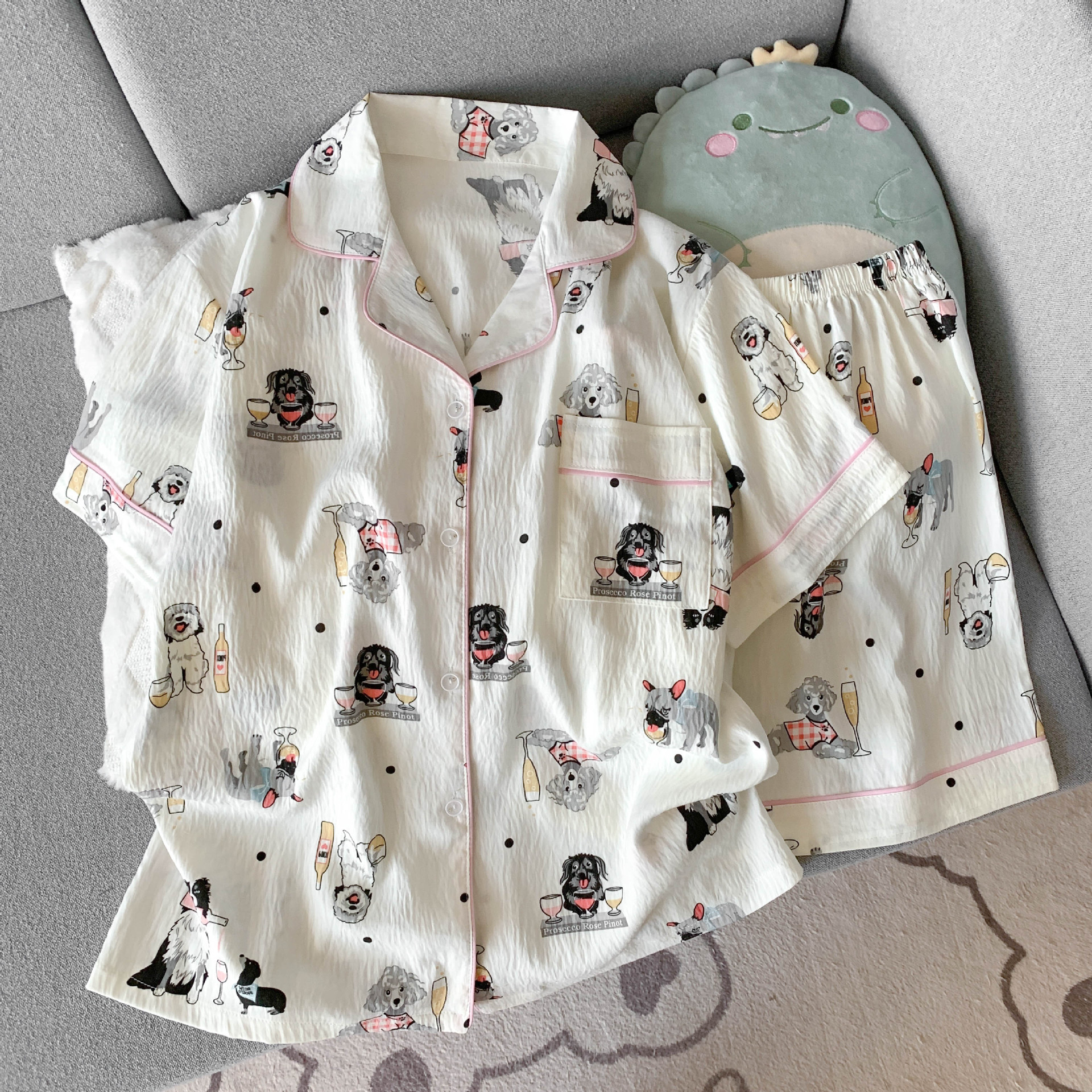Pijamas de algodón de nube al por mayor transfronterizo para mujer nueva rebeca de verano solapa pantalones cortos de manga corta traje de servicio a domicilio dulce y lindo