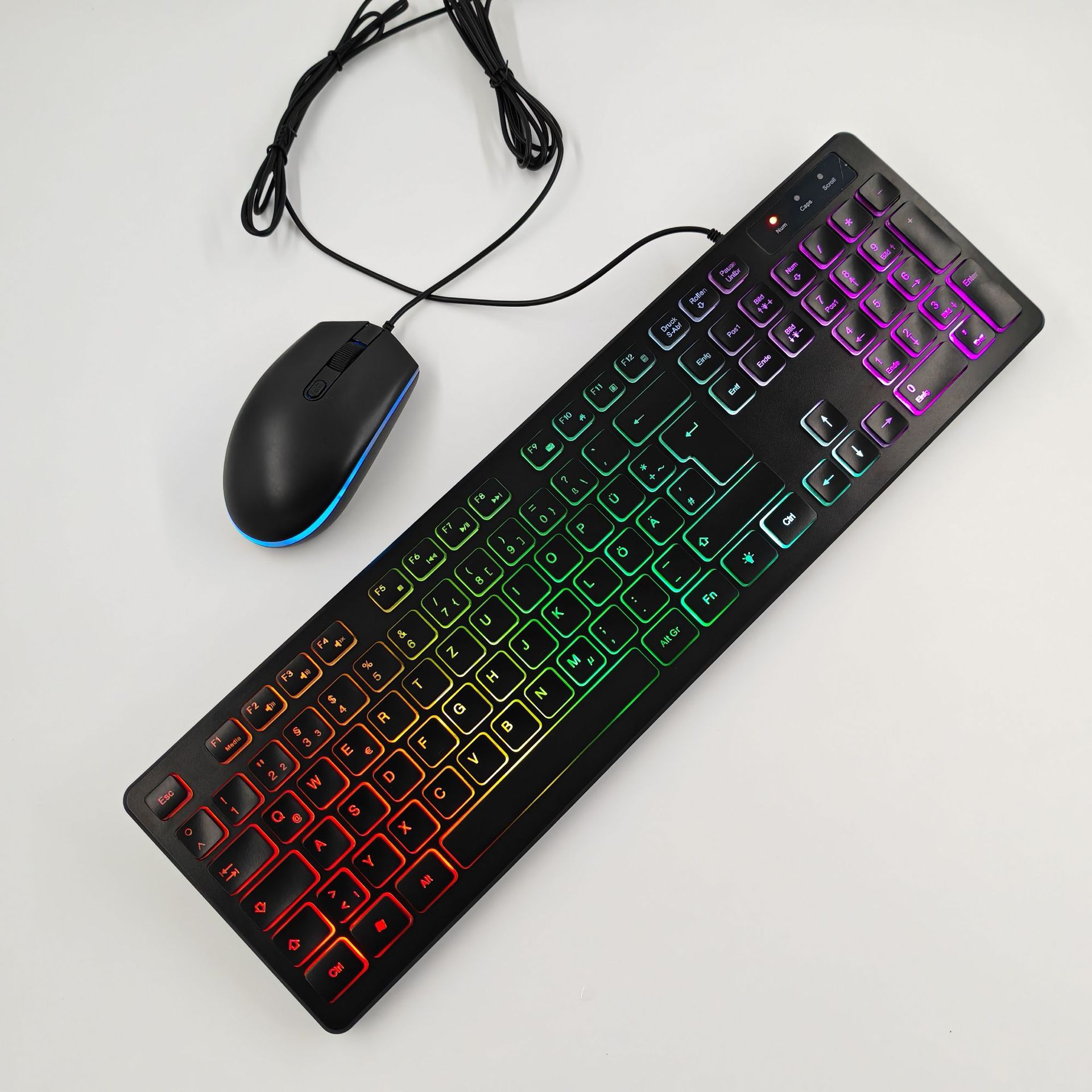 Немецкий красочный световой набор из клавиатуры и мыши.