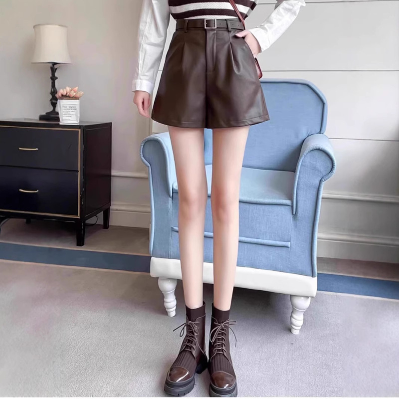 Black Pu Leather Shorts for Women 2025 Autumn and Winter New Casual Shorts Design High Waist Slimming Look Wide Leg Bottoming Boot Pants Black Pu Leather Shorts for Women 2025 Autumn and Winter New Casual Shorts Design High Waist Slimming Look Wide Leg Bottoming Boot Pants