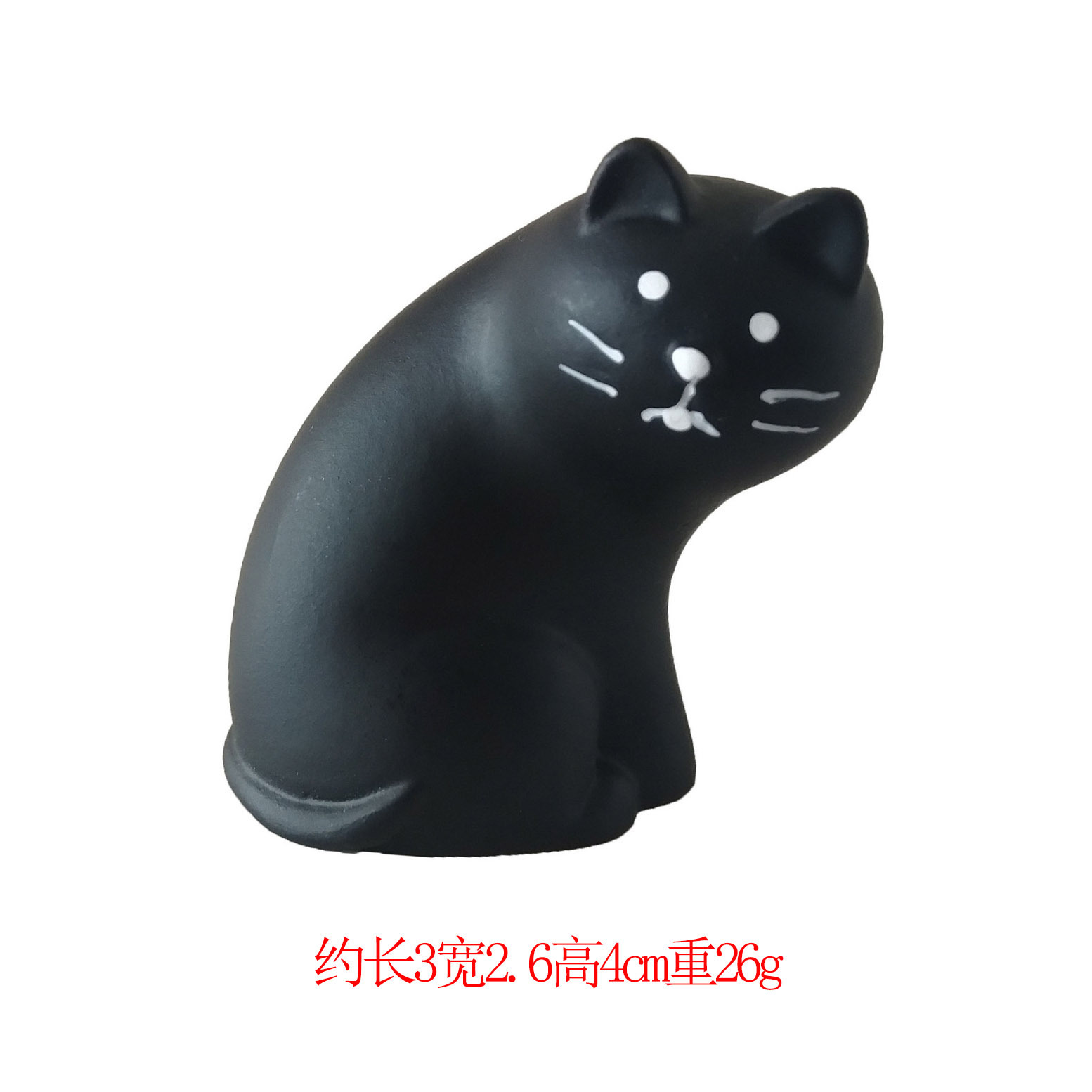 머리를 돌리는 검은 고양이