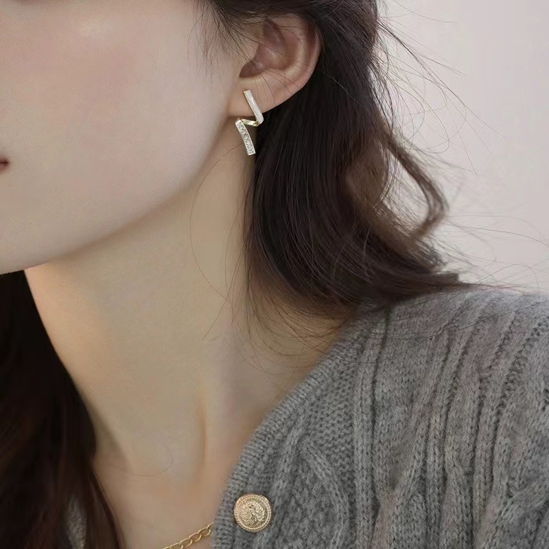 Elegant small design geometric earrings