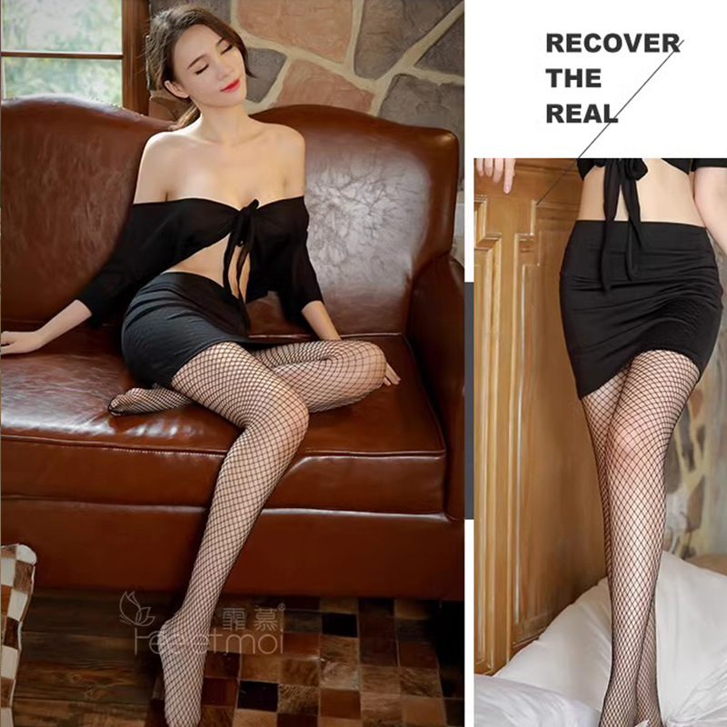 Black top + black skirt + medium mesh pantyhose