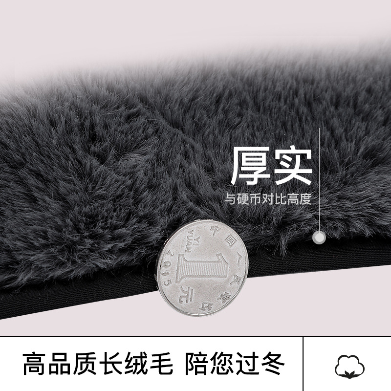 暖かい膝保護の古い寒さの足はオートバイに乗ります。