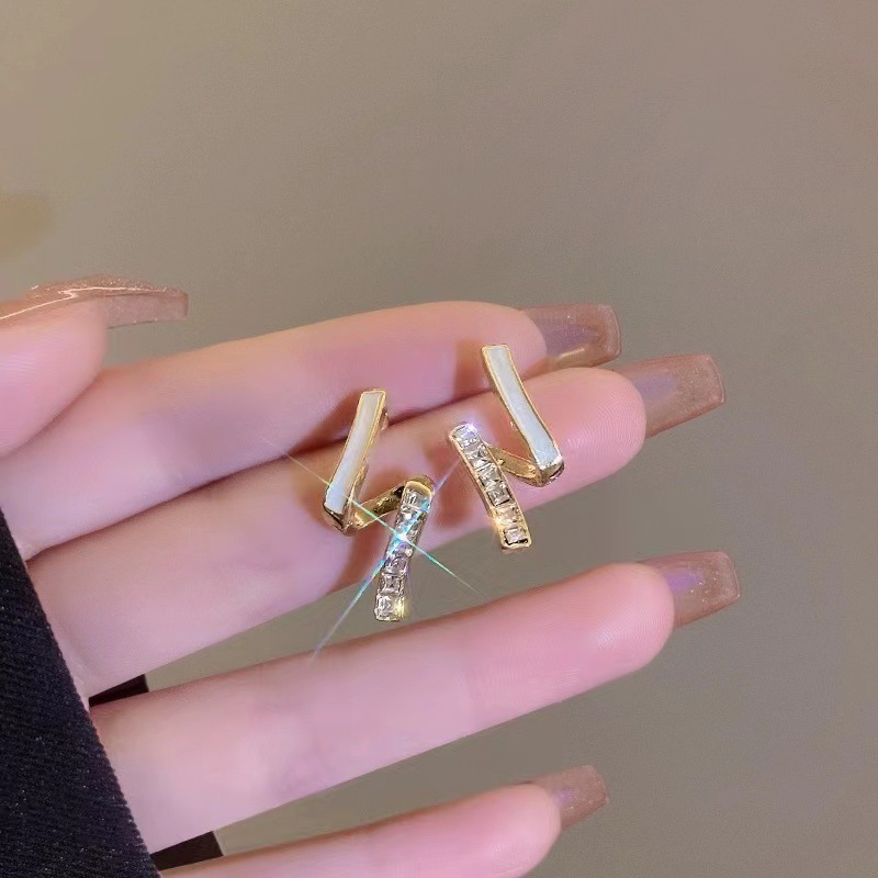 Elegant small design geometric earrings