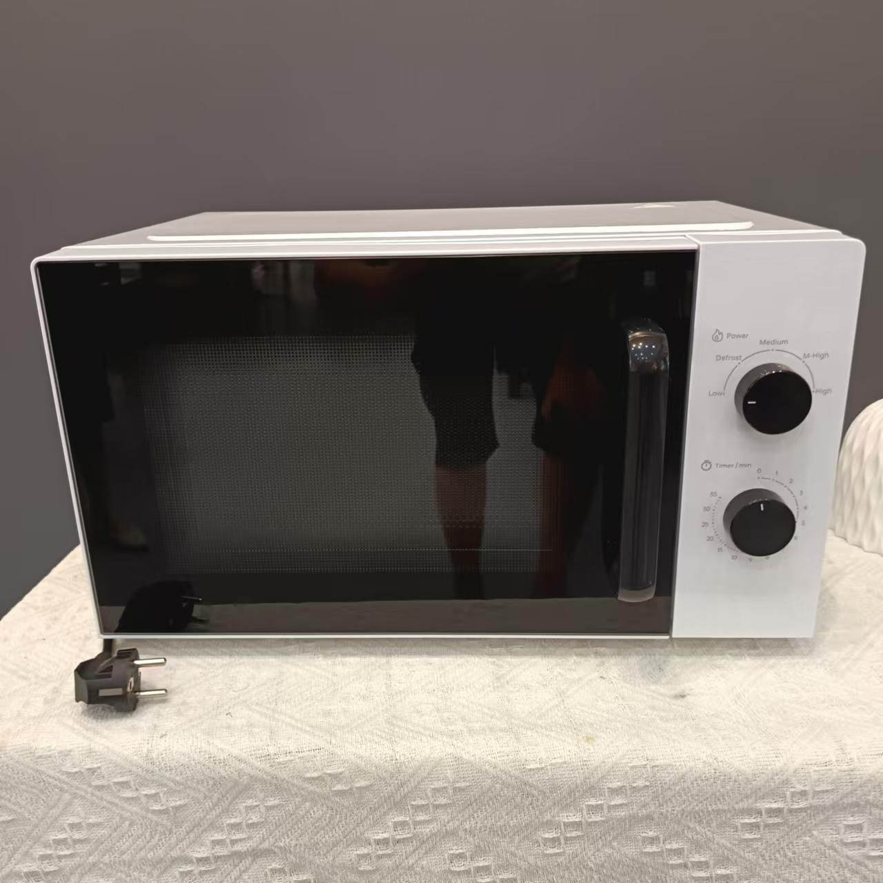 Large Capacity Microwave Oven With 360 Degree Rotating Turntable_voghion.com